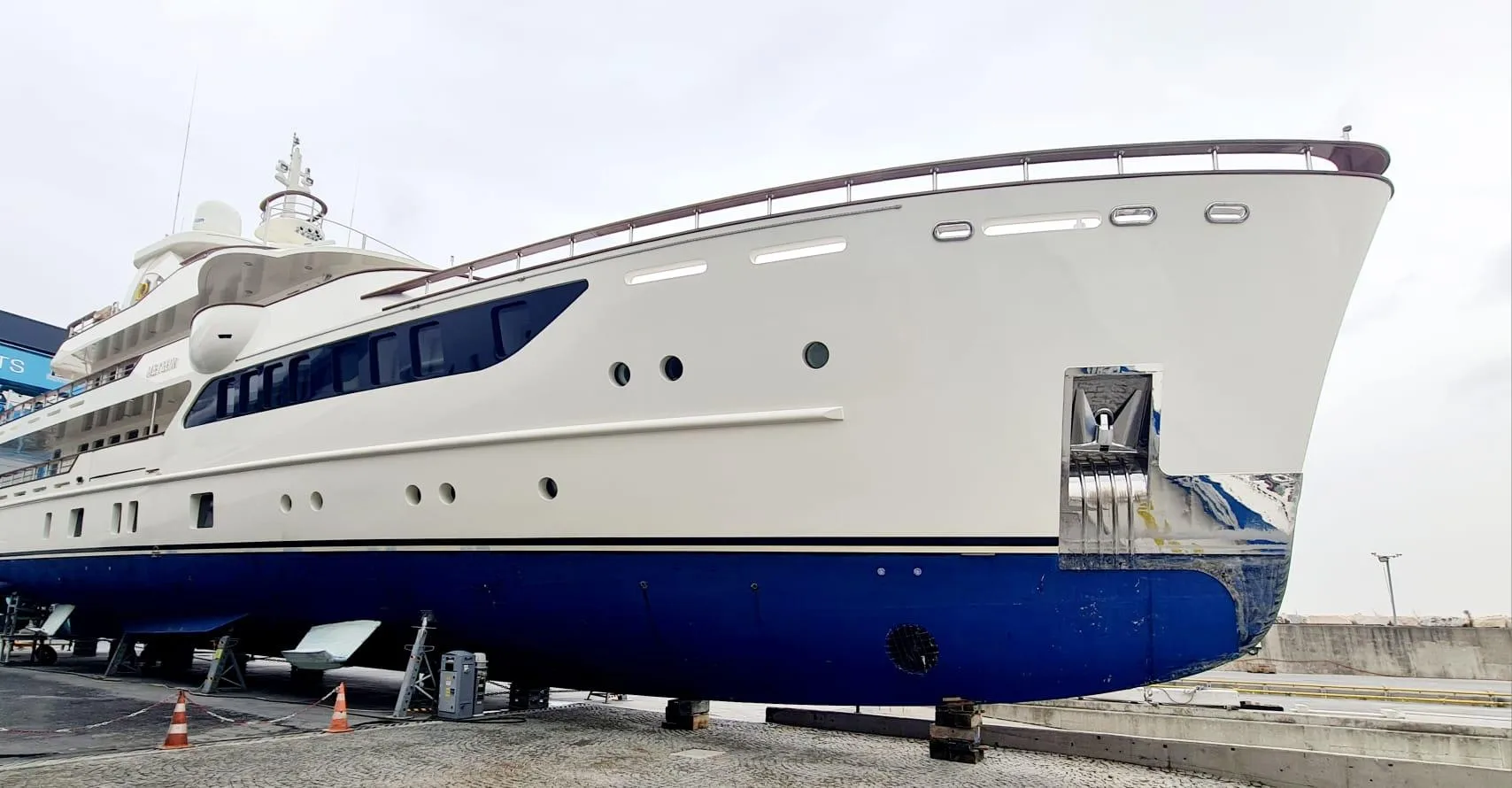 CUSTOM 46 M - Image 3