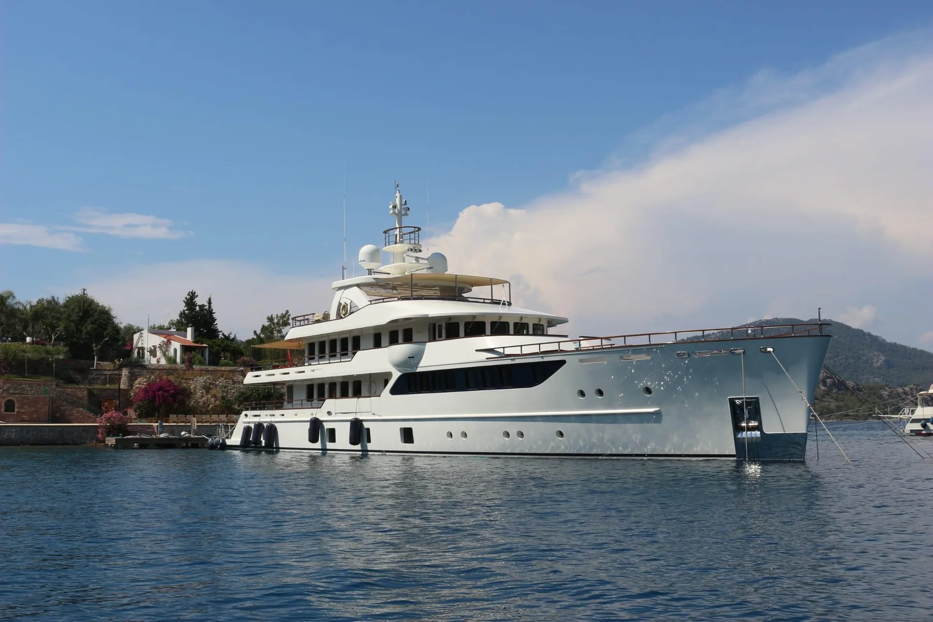 CUSTOM 46 M - Image 1