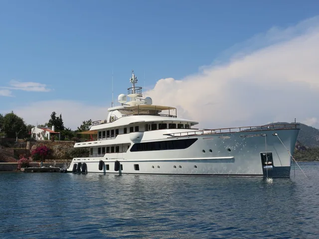CUSTOM 46 M