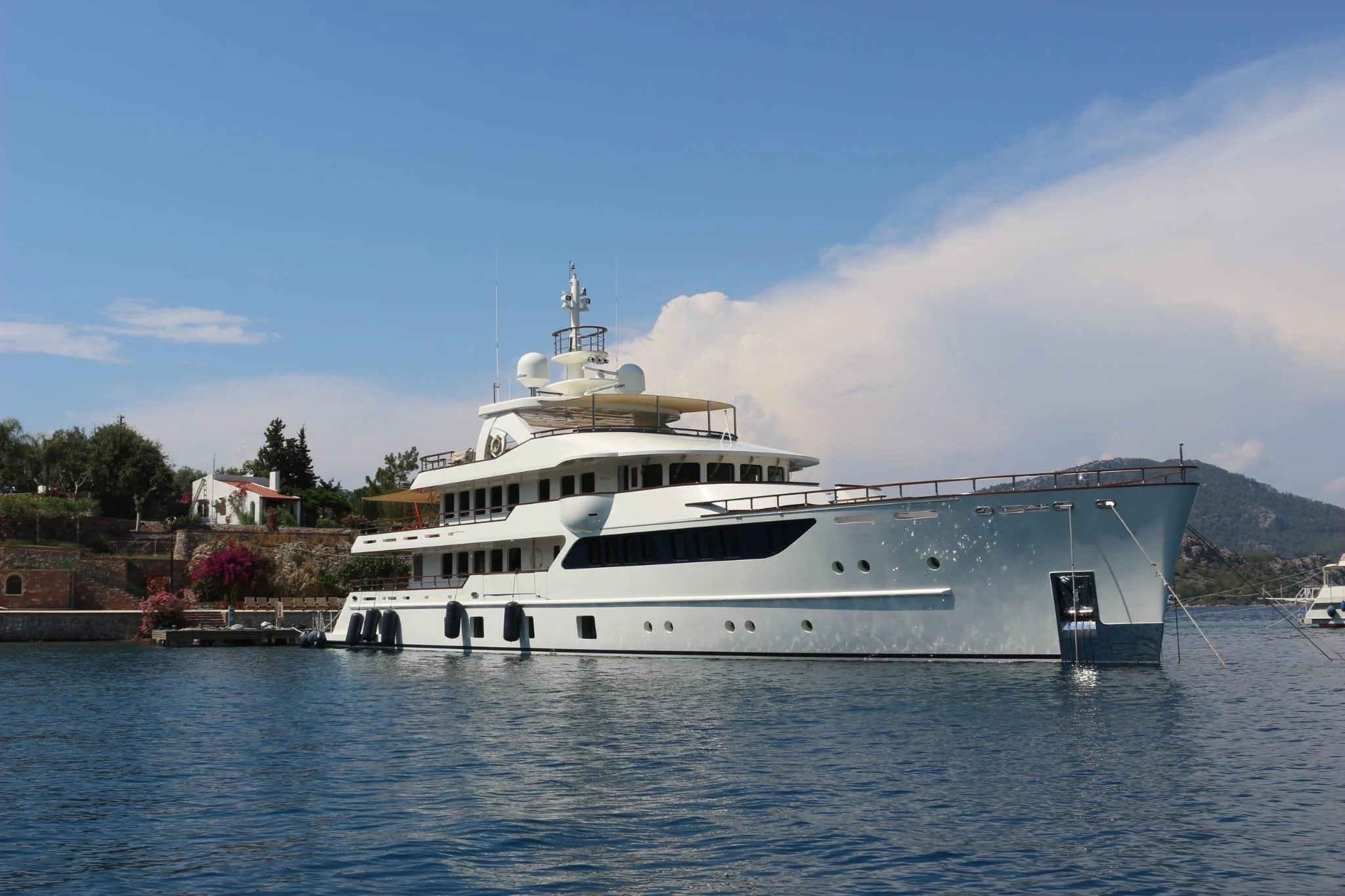 CUSTOM 46 M - Image 1