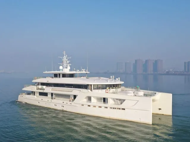 CUSTOM 48M LUXURY CATAMARAN “CAPRICORNUS”