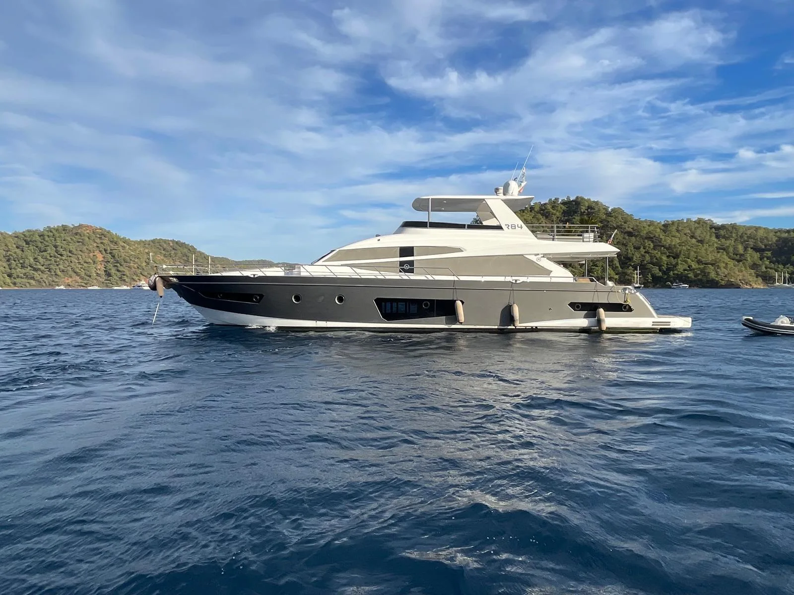CUSTOM 84 - Image 1