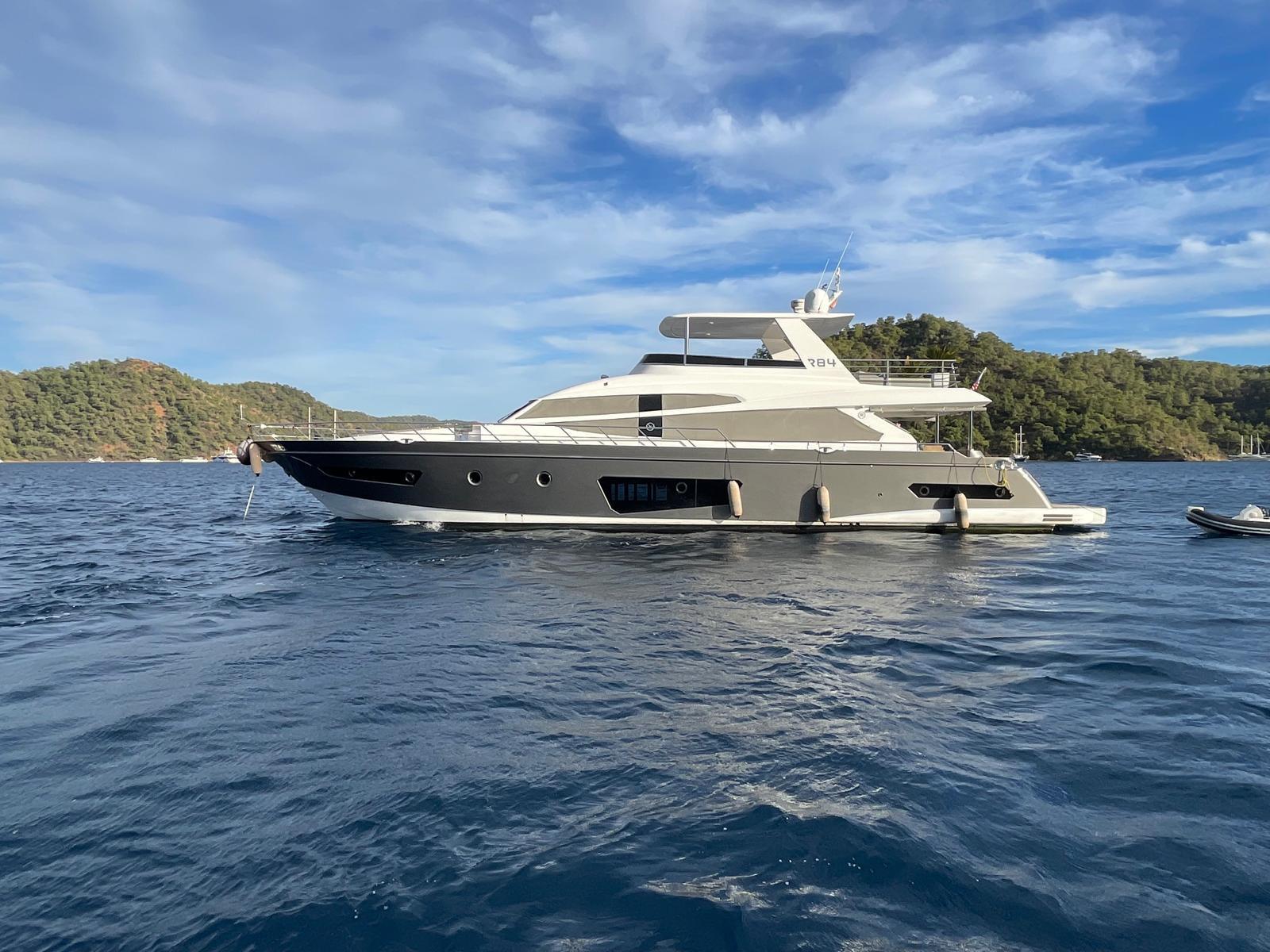 CUSTOM 84 - Image 1