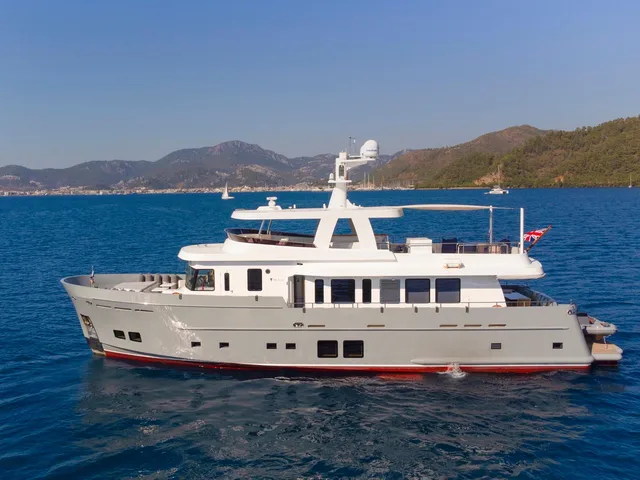 CUSTOM 85 SEMI DISPLACEMENT TRAWLER