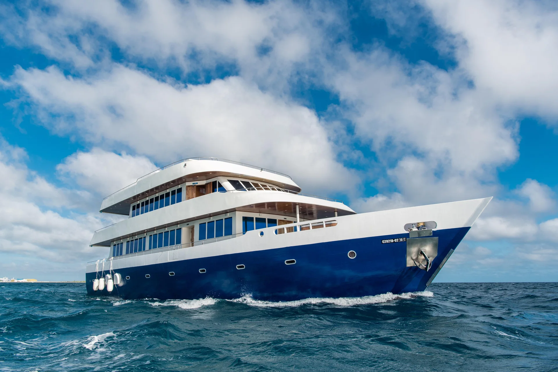 CUSTOM MOTOR YACHT EXPLORER 110 - Image 1