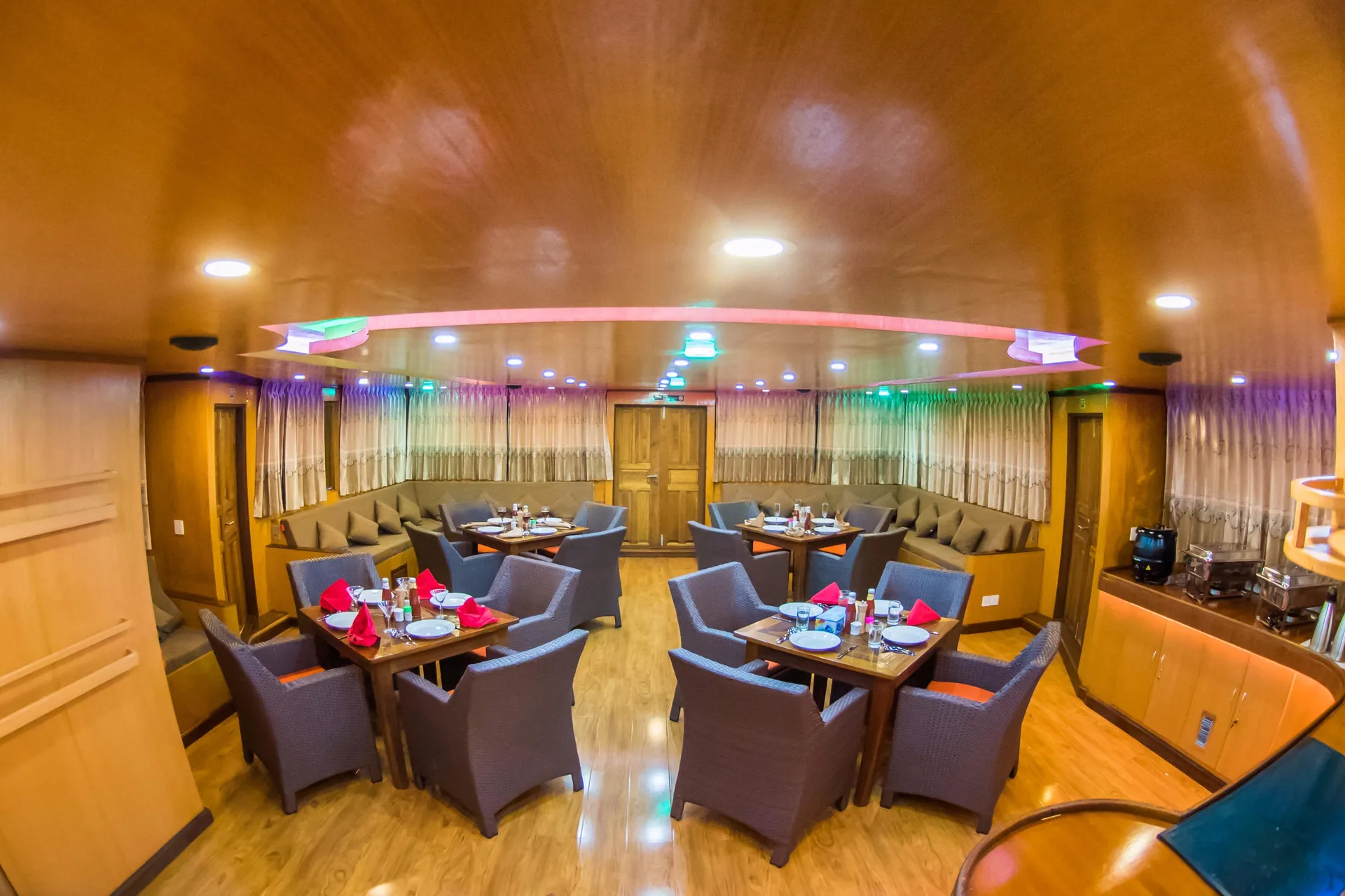 CUSTOM MOTOR YACHT EXPLORER 110 - Image 3