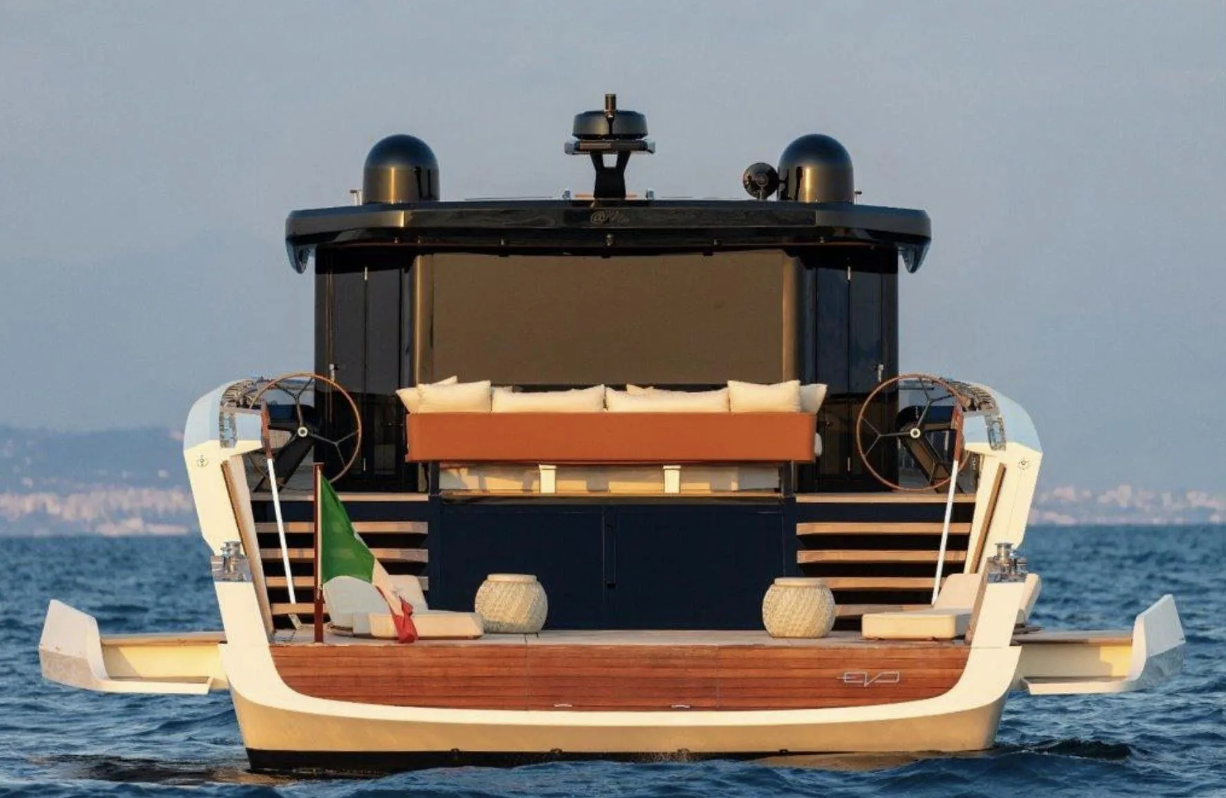 EVO YACHTS V8 - Image 3