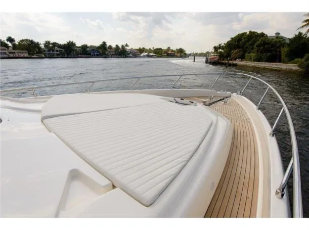 FERRETTI YACHTS 690 - Image 3