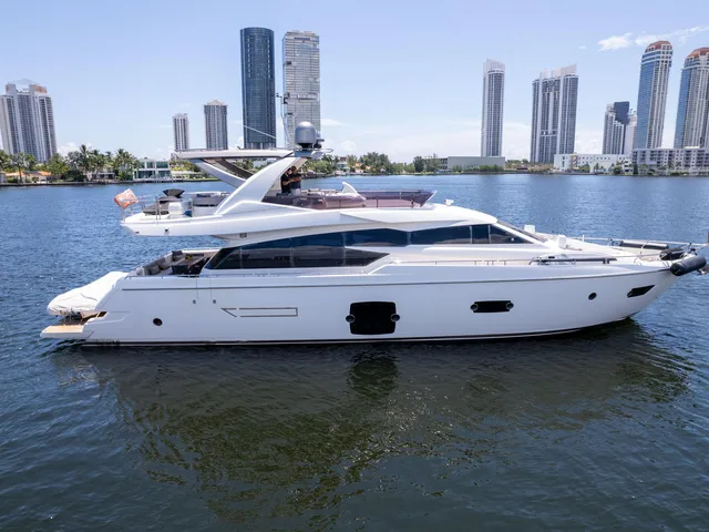 FERRETTI YACHTS 750