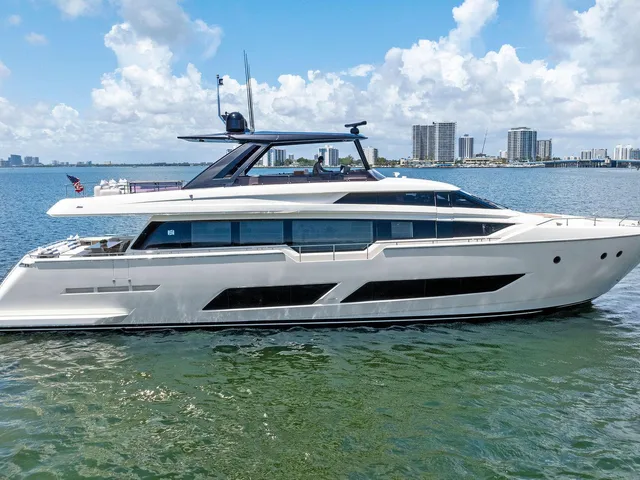 FERRETTI YACHTS 850