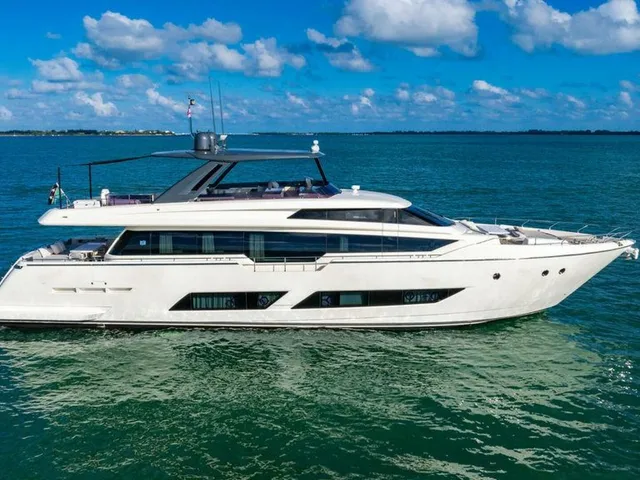 FERRETTI YACHTS 850 MOTOR YACHT