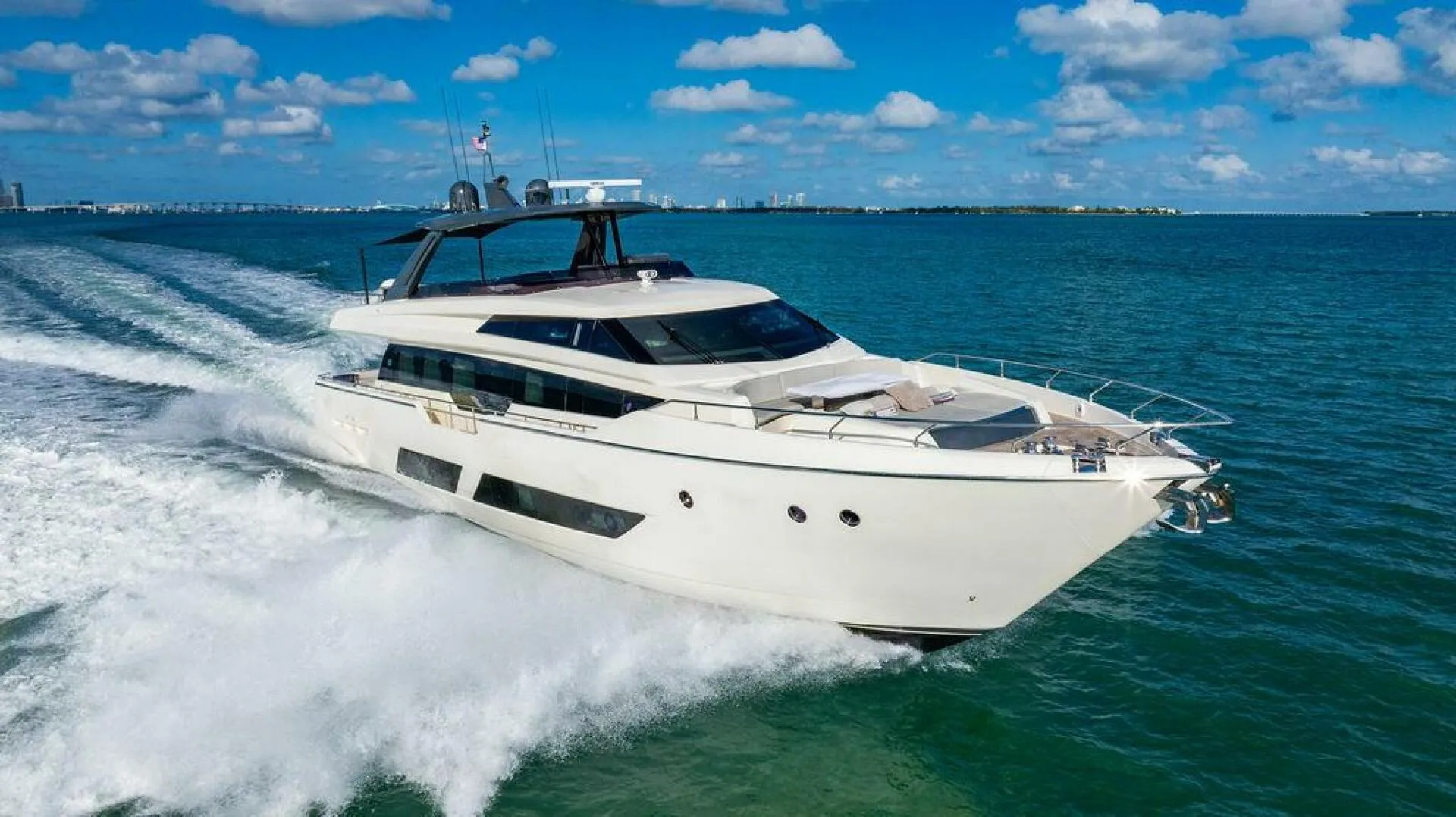 FERRETTI YACHTS 850 MOTOR YACHT - Image 3