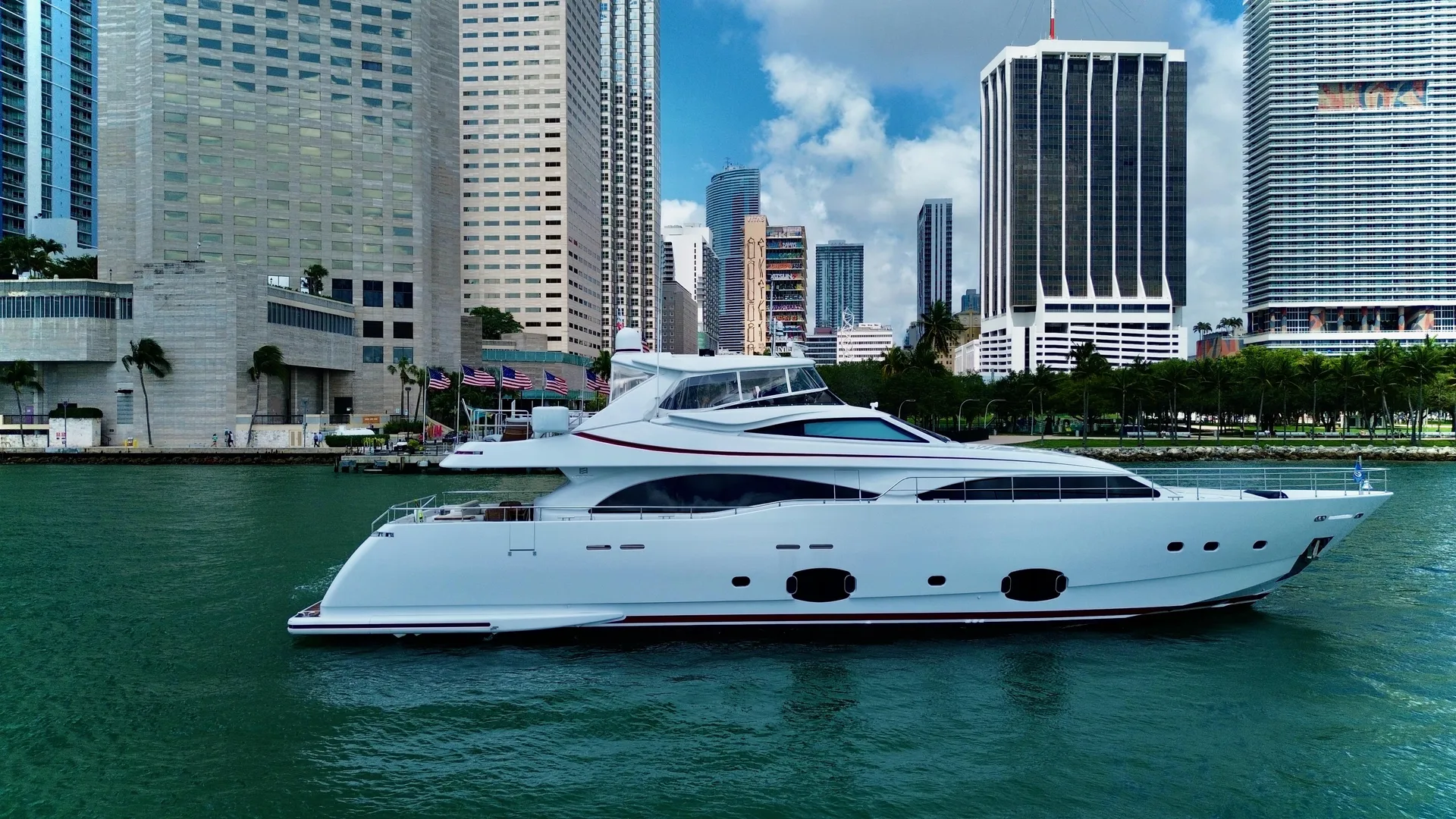 FERRETTI YACHTS CUSTOM LINE 97 - Image 3