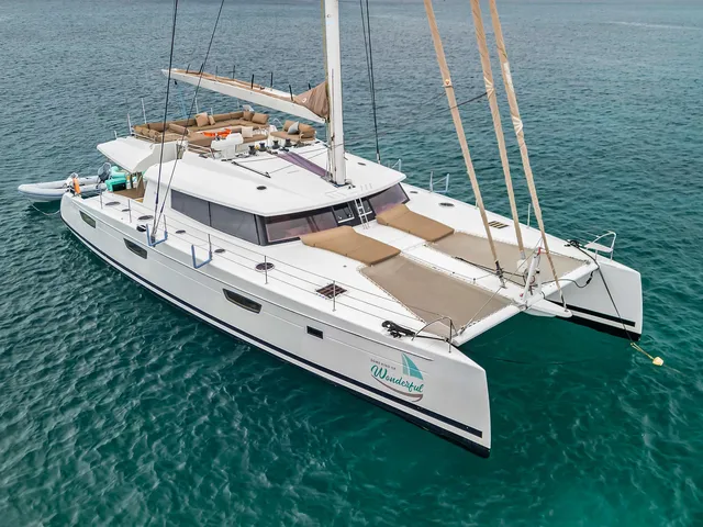 FOUNTAINE PAJOT 72
