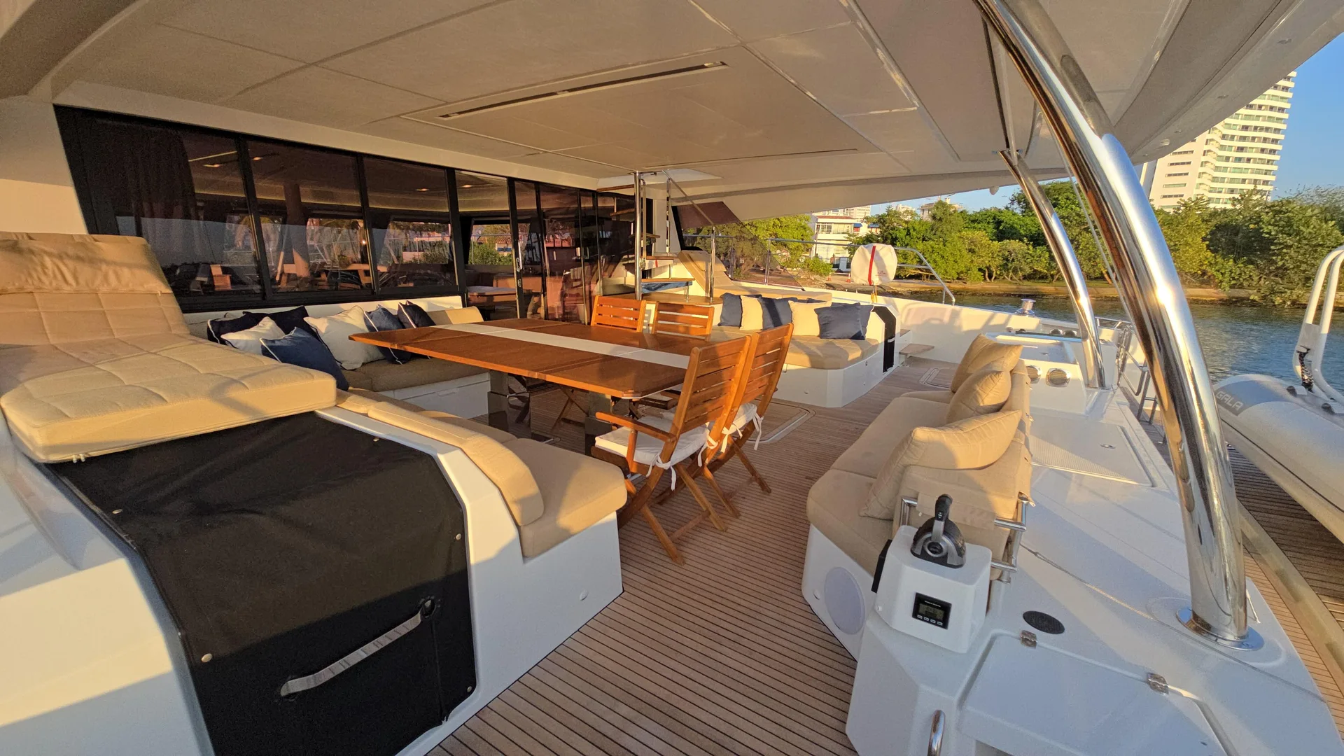 FOUNTAINE PAJOT POWER 67 - Image 1
