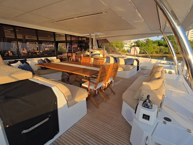FOUNTAINE PAJOT POWER 67