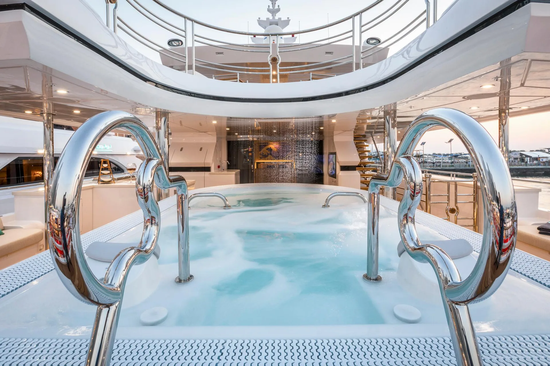 GULF CRAFT MAJESTY 155 - Image 3