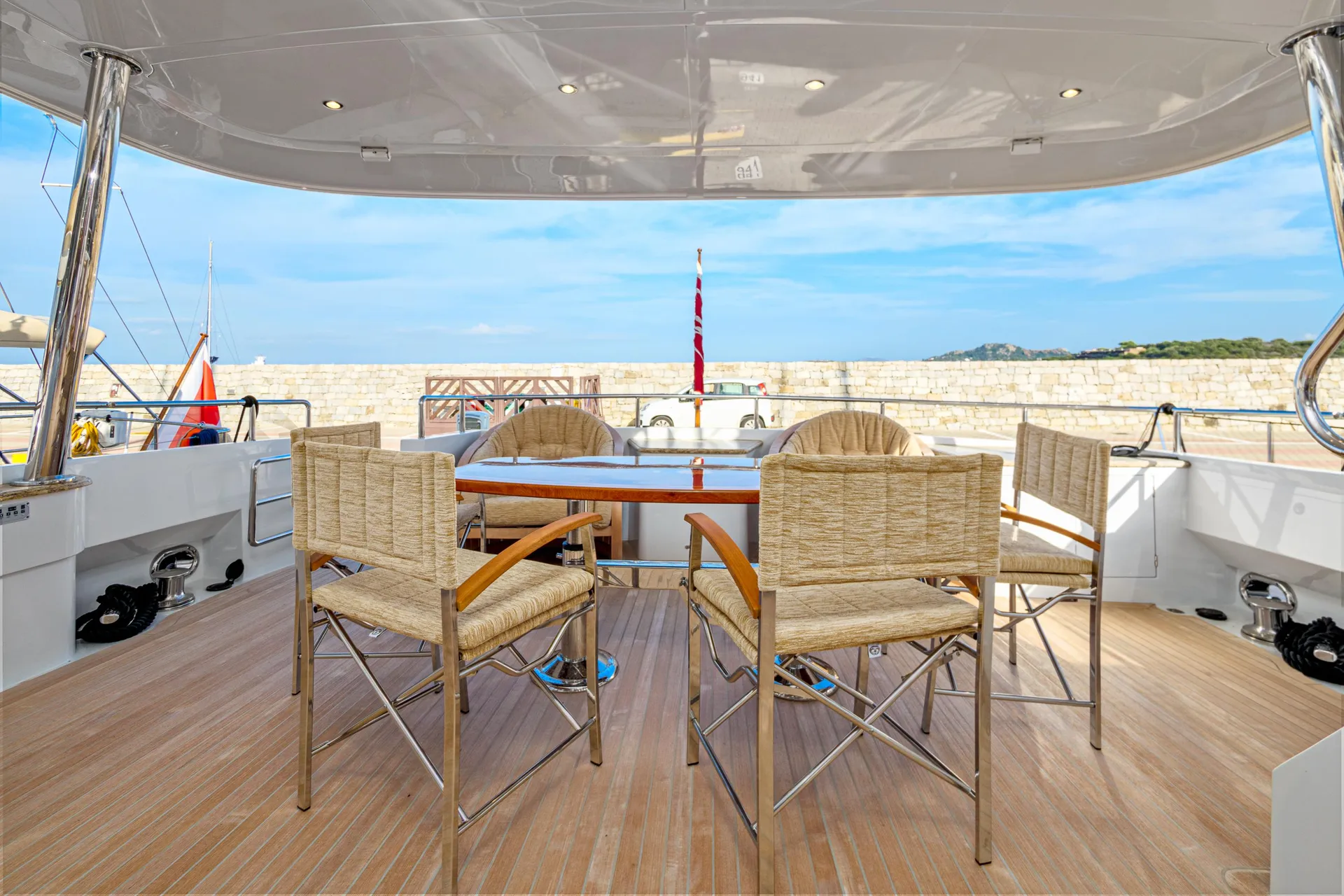 HUNT YACHTS MOTOR YACHT - Image 3