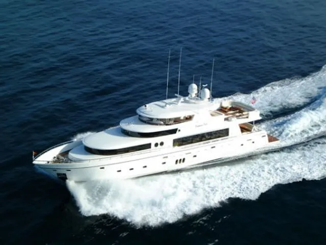 JOHNSON 110 MOTOR YACHT