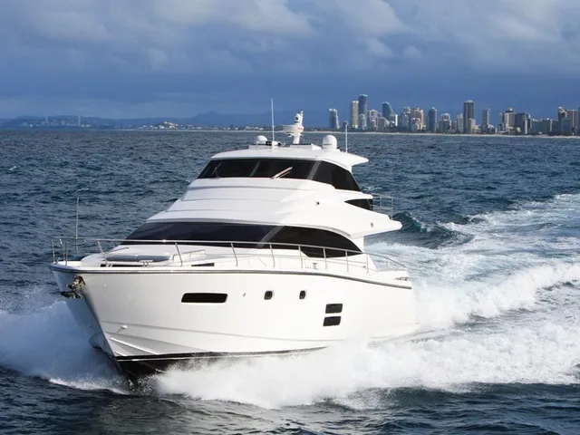 JOHNSON 70 MOTOR YACHT SKY-LOUNGE