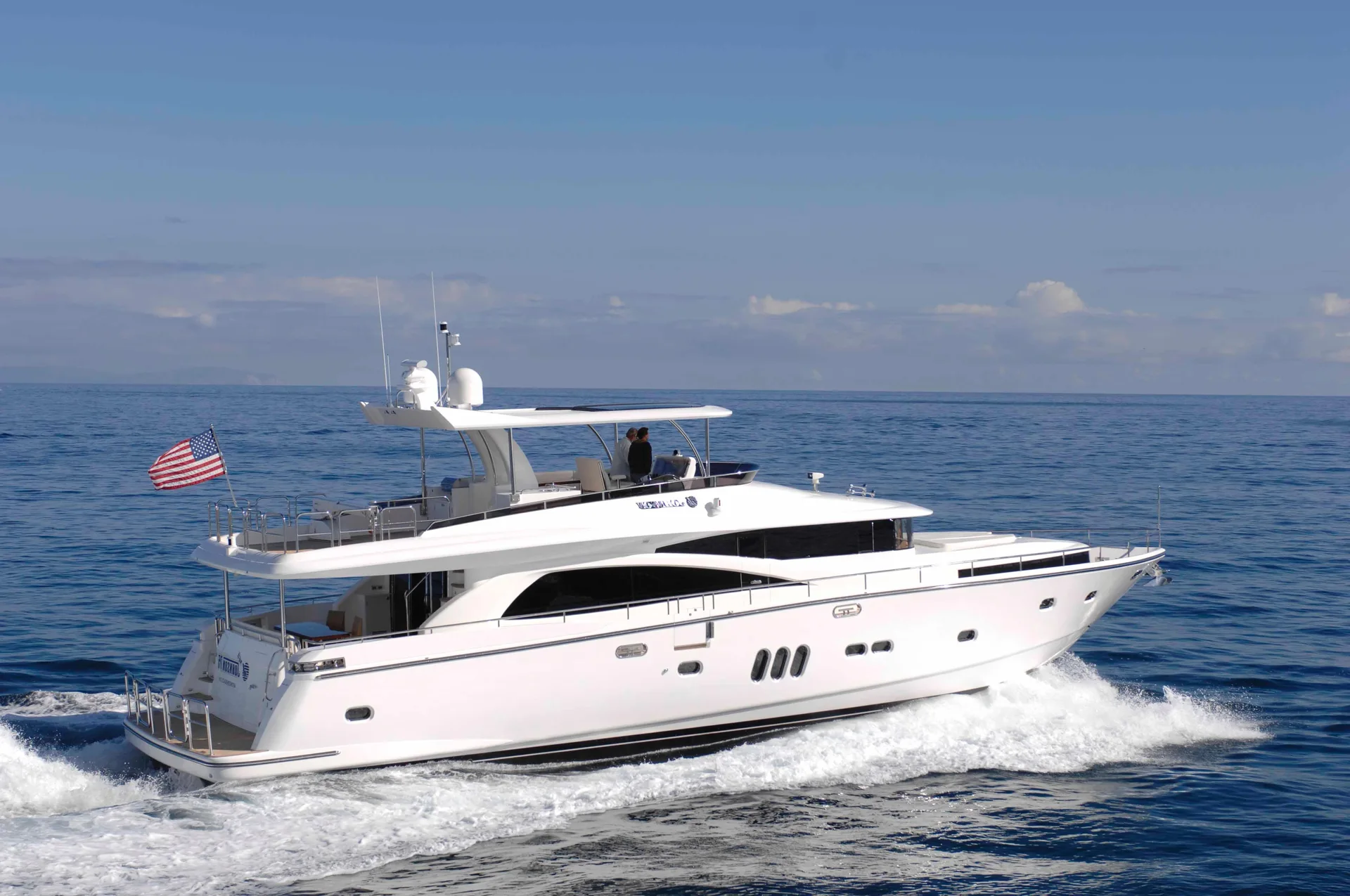 JOHNSON MOTOR YACHT W/HYDRAULIC PLATFORM - Image 1
