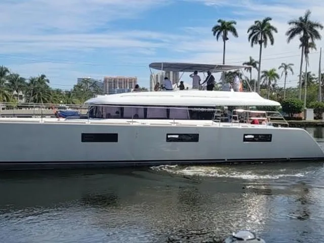 LAGOON MOTOR YACHT