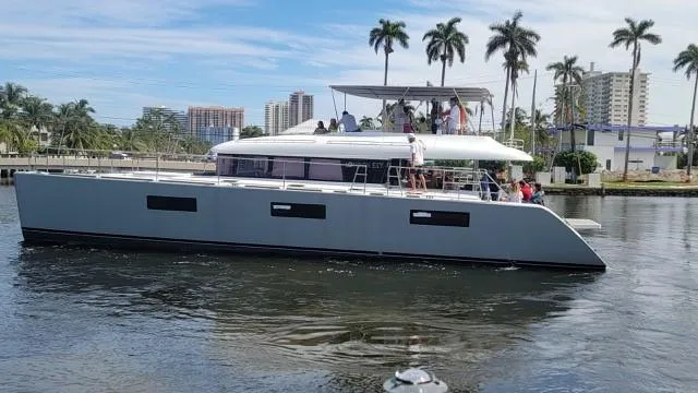 LAGOON MOTOR YACHT - Image 3