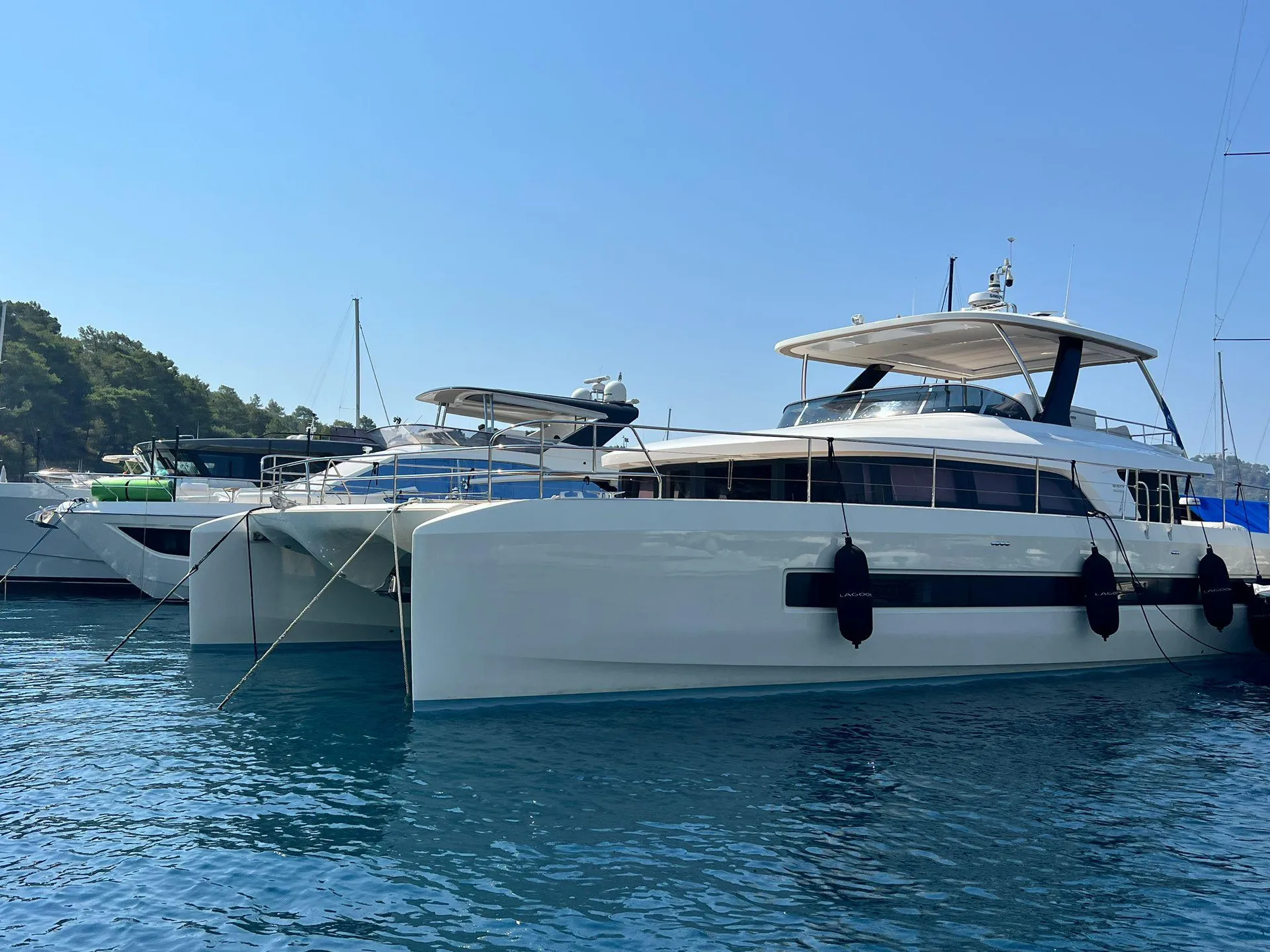 LAGOON SIXTY 7 - Image 3