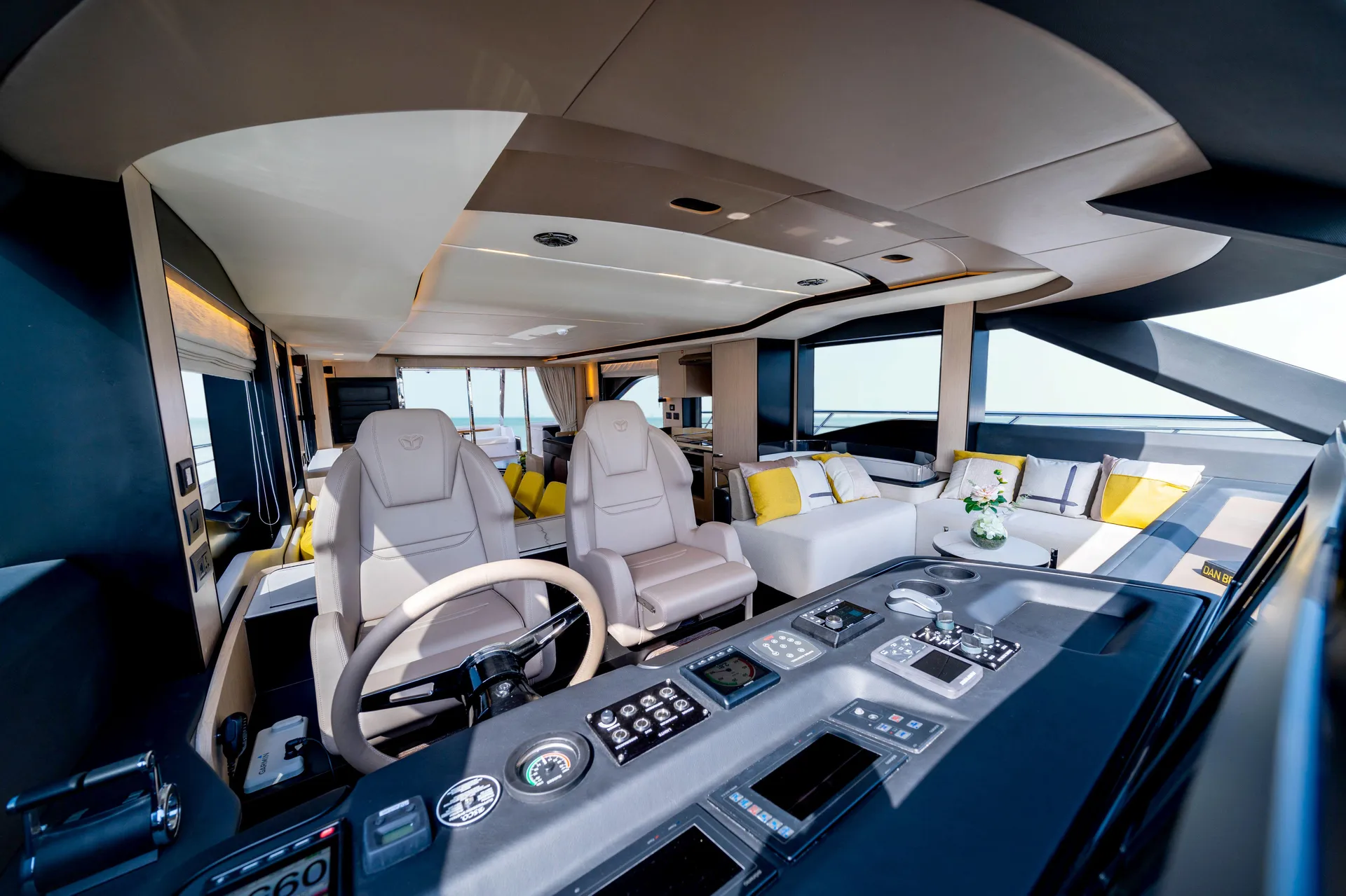 MAJESTY 72 - Image 3