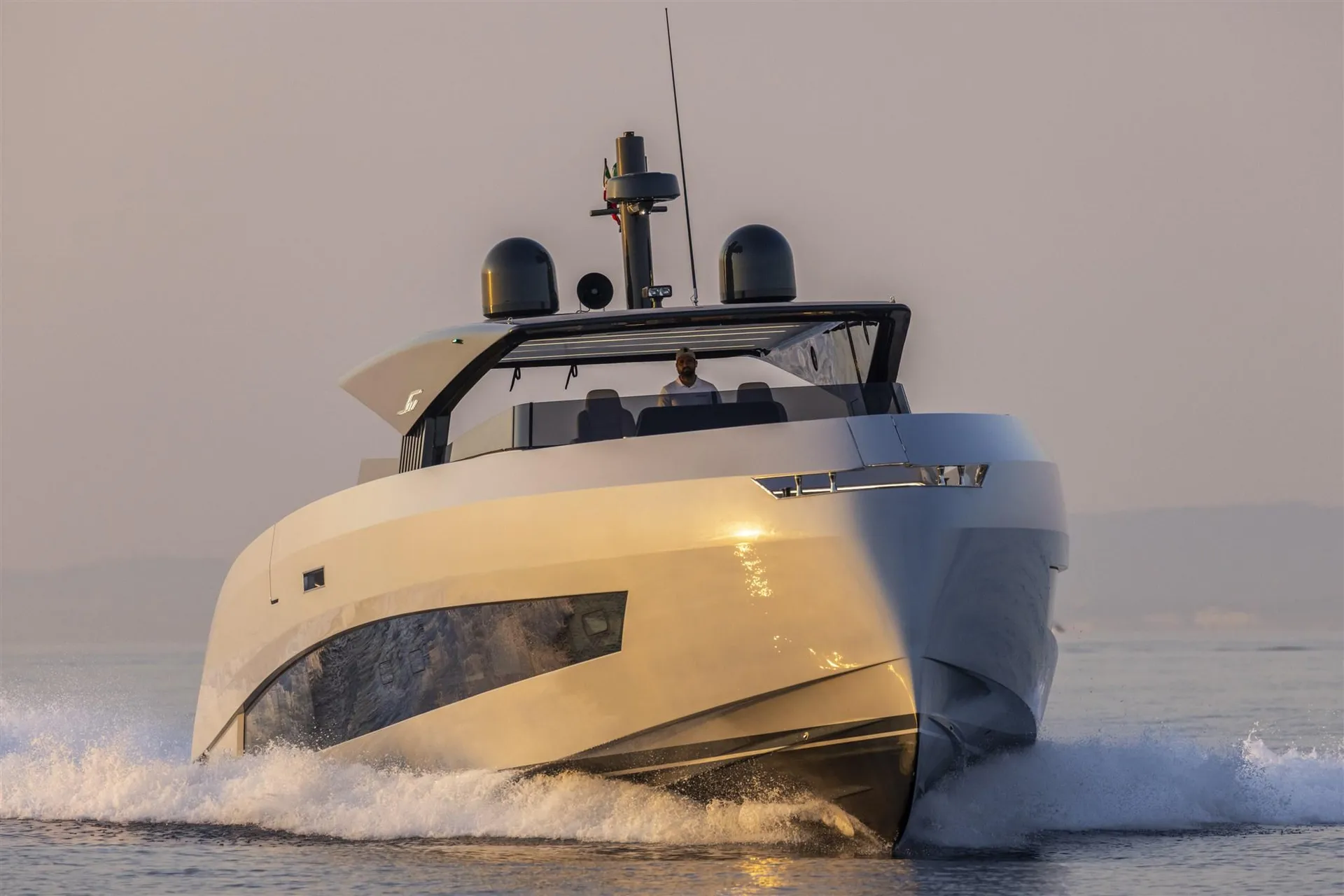 MANDAYACHTS S07 - Image 3