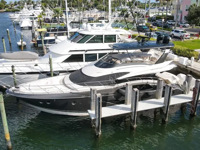 MARQUIS 660 SPORT YACHT