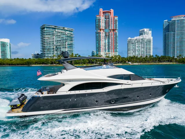 MARQUIS 720 FLY BRIDGE