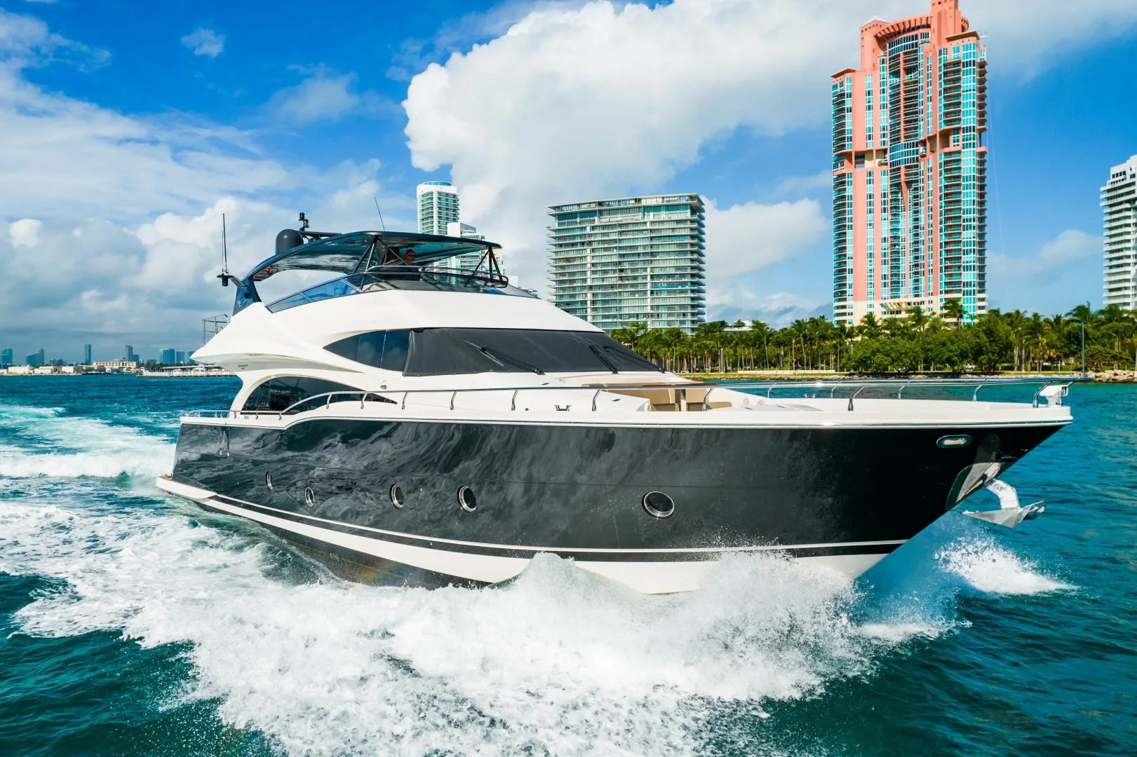 MARQUIS 720 FLY BRIDGE - Image 3