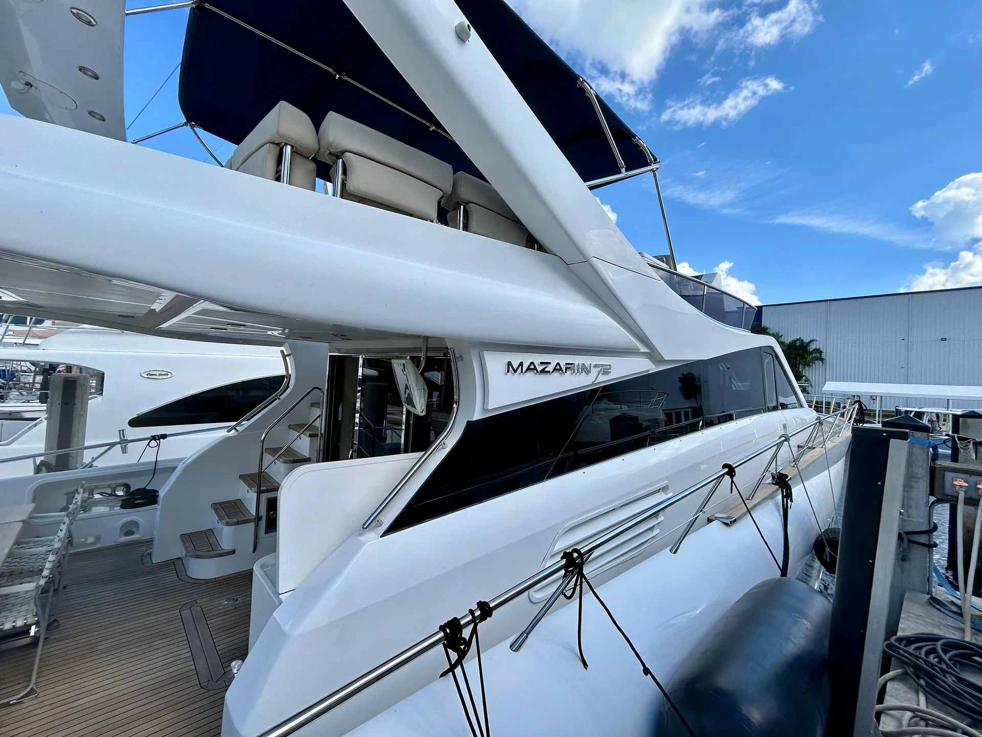 MAZARIN 72 SPORTS FLY - Image 3