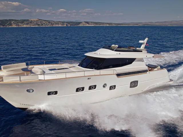 MONACHUS 70 FLY