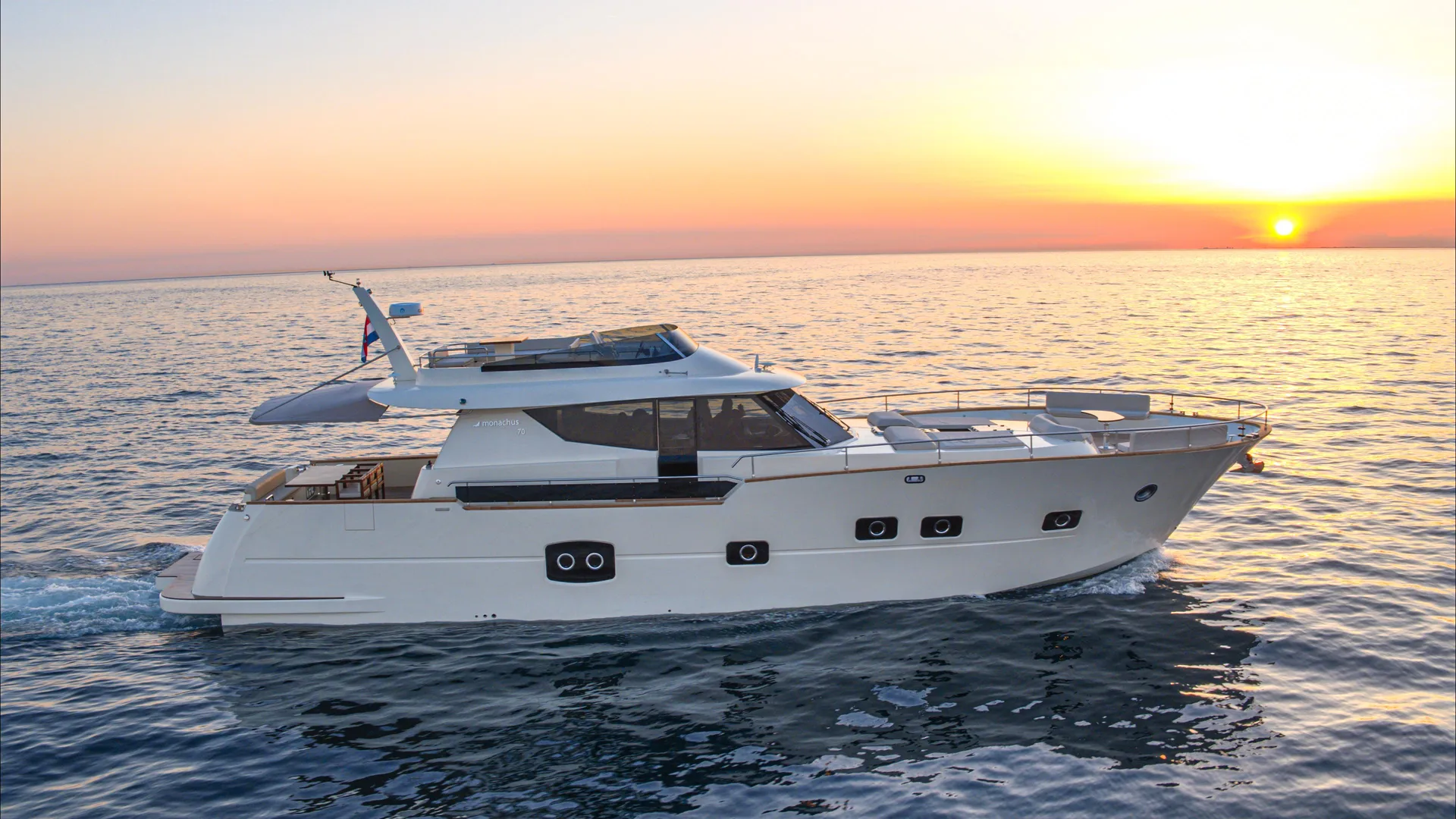 MONACHUS 70 FLY - Image 3