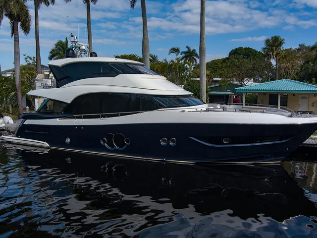 MONTE CARLO YACHTS MCY 76 SKYLOUNGE