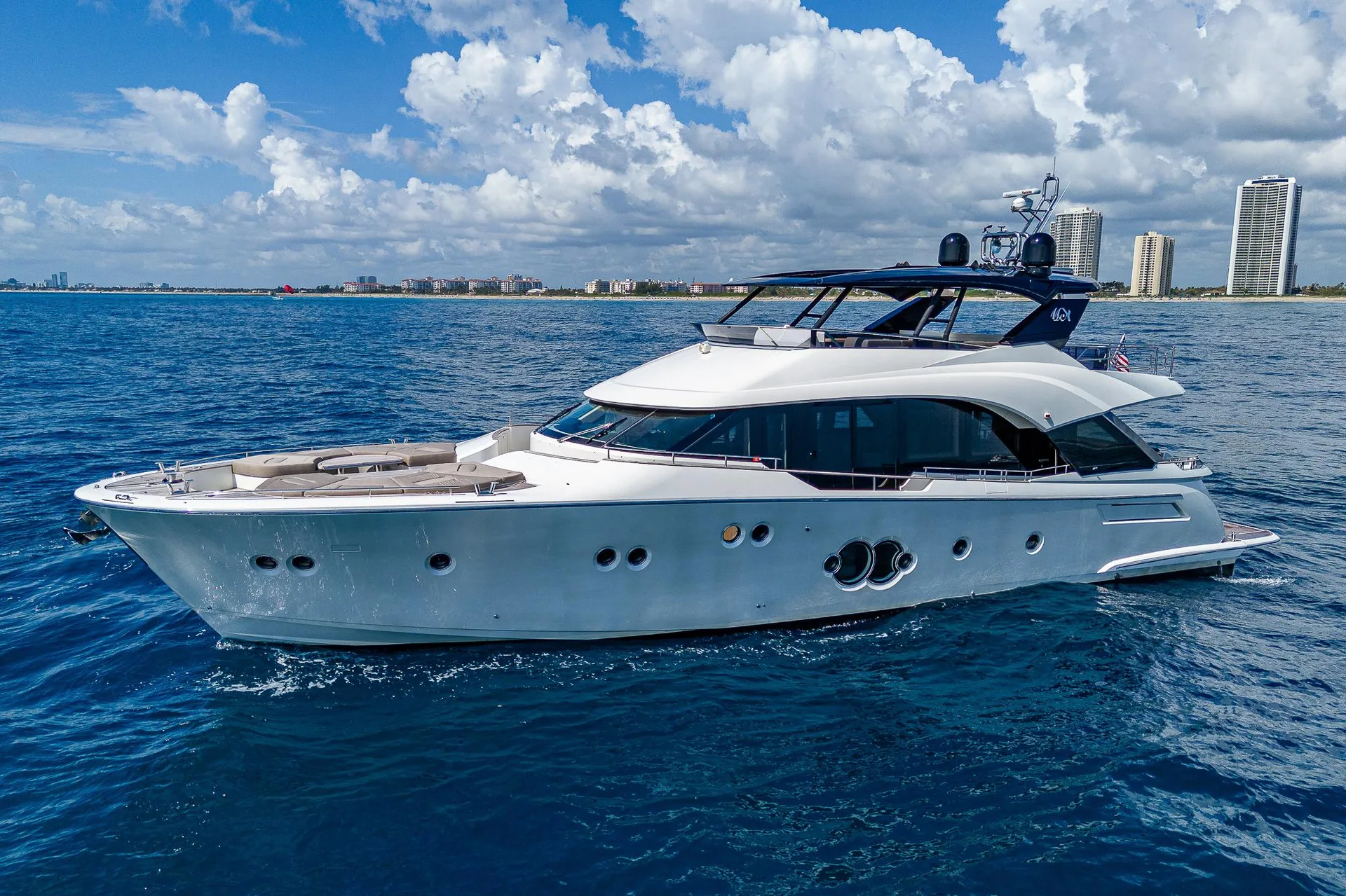 MONTE CARLO YACHTS MCY 80 FLYBRIDGE - Image 1