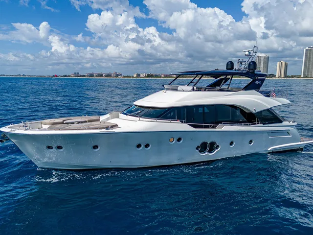 MONTE CARLO YACHTS MCY 80 FLYBRIDGE