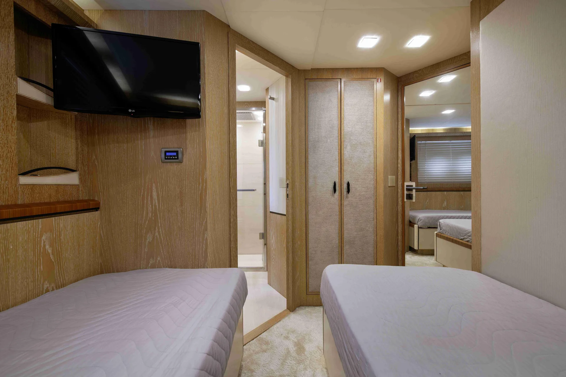 MONTE CARLO YACHTS MCY 86 - Image 3