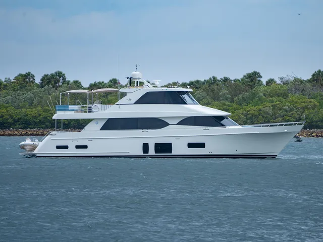 OCEAN ALEXANDER 88 MOTOR YACHT