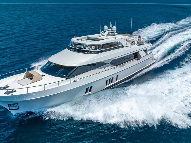 OCEAN ALEXANDER MOTOR YACHT FLYBRIDGE MODEL