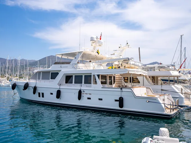 OFFSHORE YACHTS 80 PILOT HOUSE