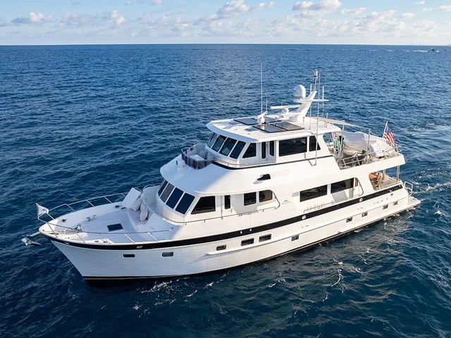 OUTER REEF YACHTS 720 DELUXBRIDGE MOTORYACHT