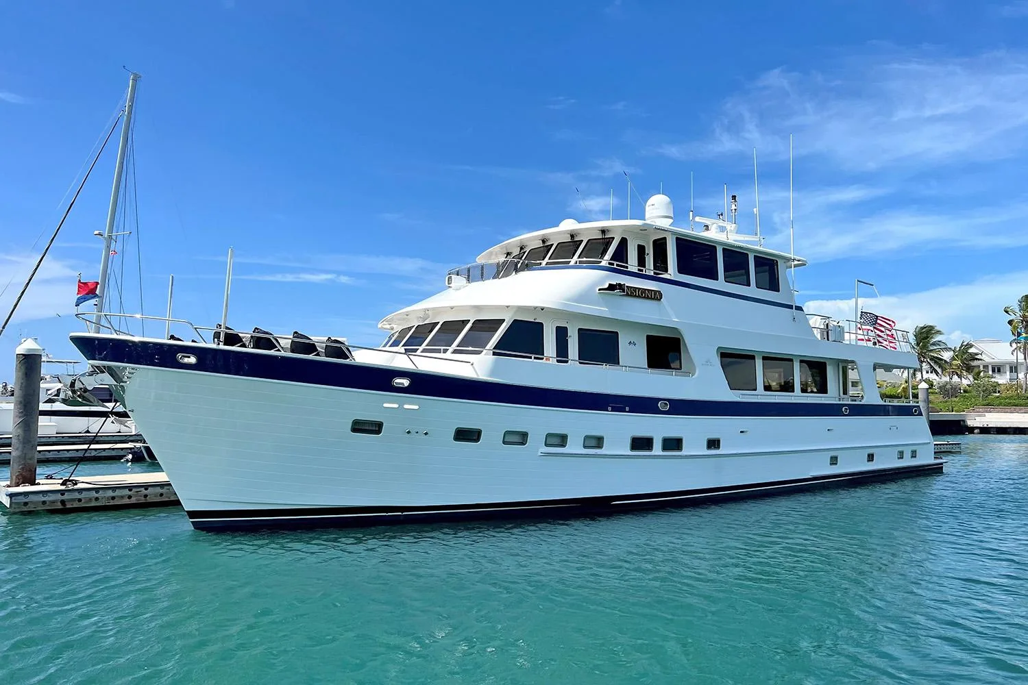 OUTER REEF YACHTS 860 DELUXBRIDGE MOTORYACHT - Image 1