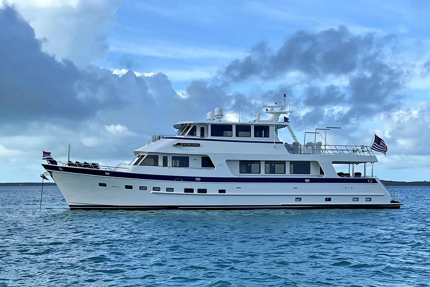 OUTER REEF YACHTS 860 DELUXBRIDGE MOTORYACHT - Image 3