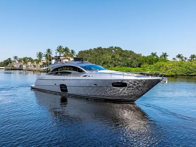 PERSHING 74'