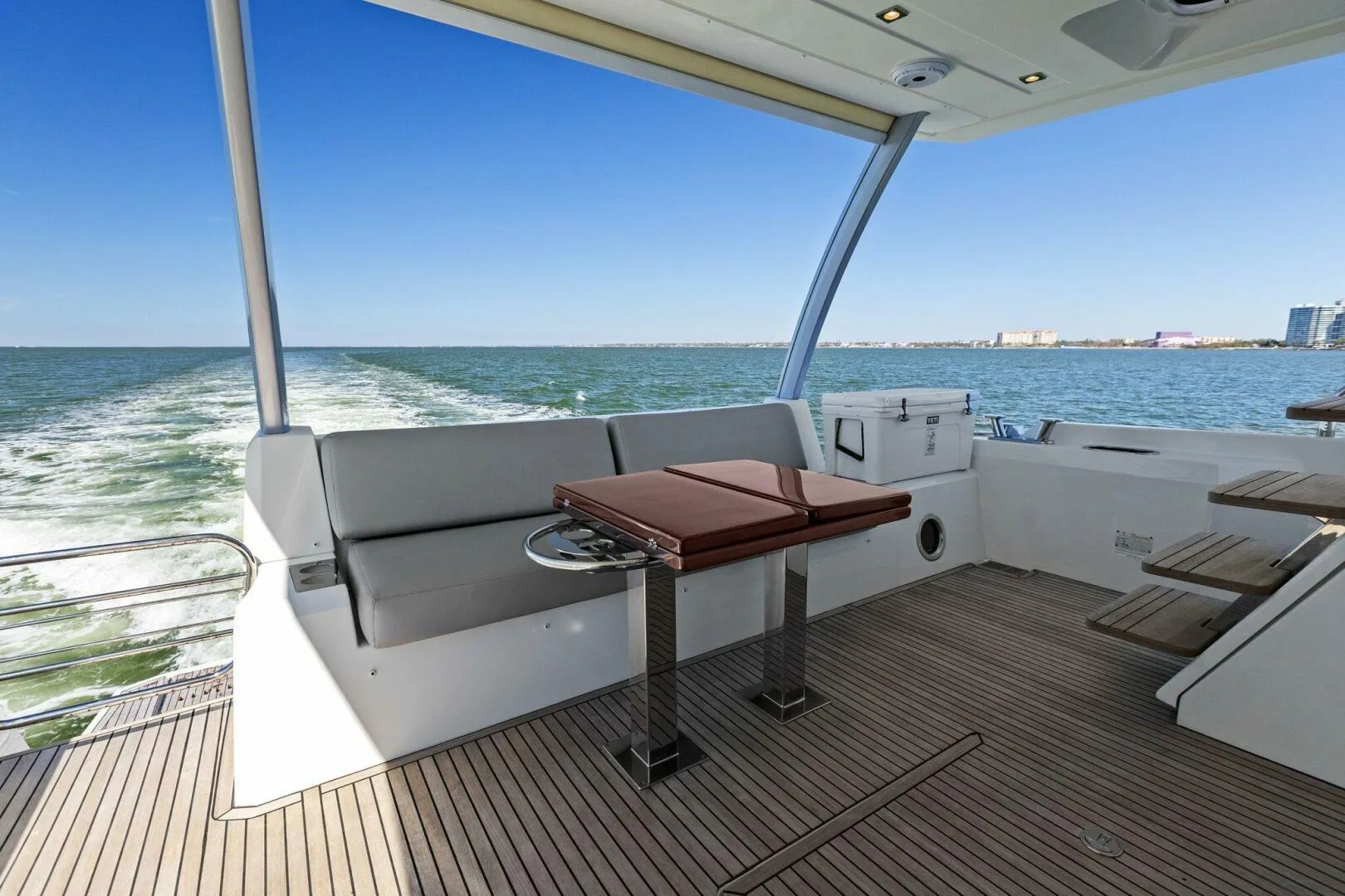 PRESTIGE 630 FLYBRIDGE - Image 3