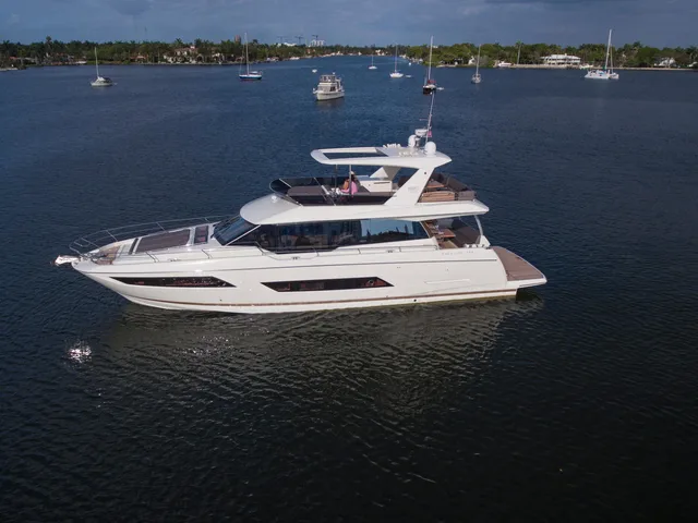 PRESTIGE 680 FLYBRIDGE