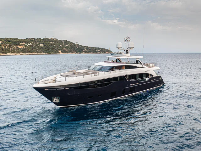 PRINCESS 35M